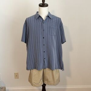 Vintage Van Heusen short sleeve gray button-down camp  shirt, size XL